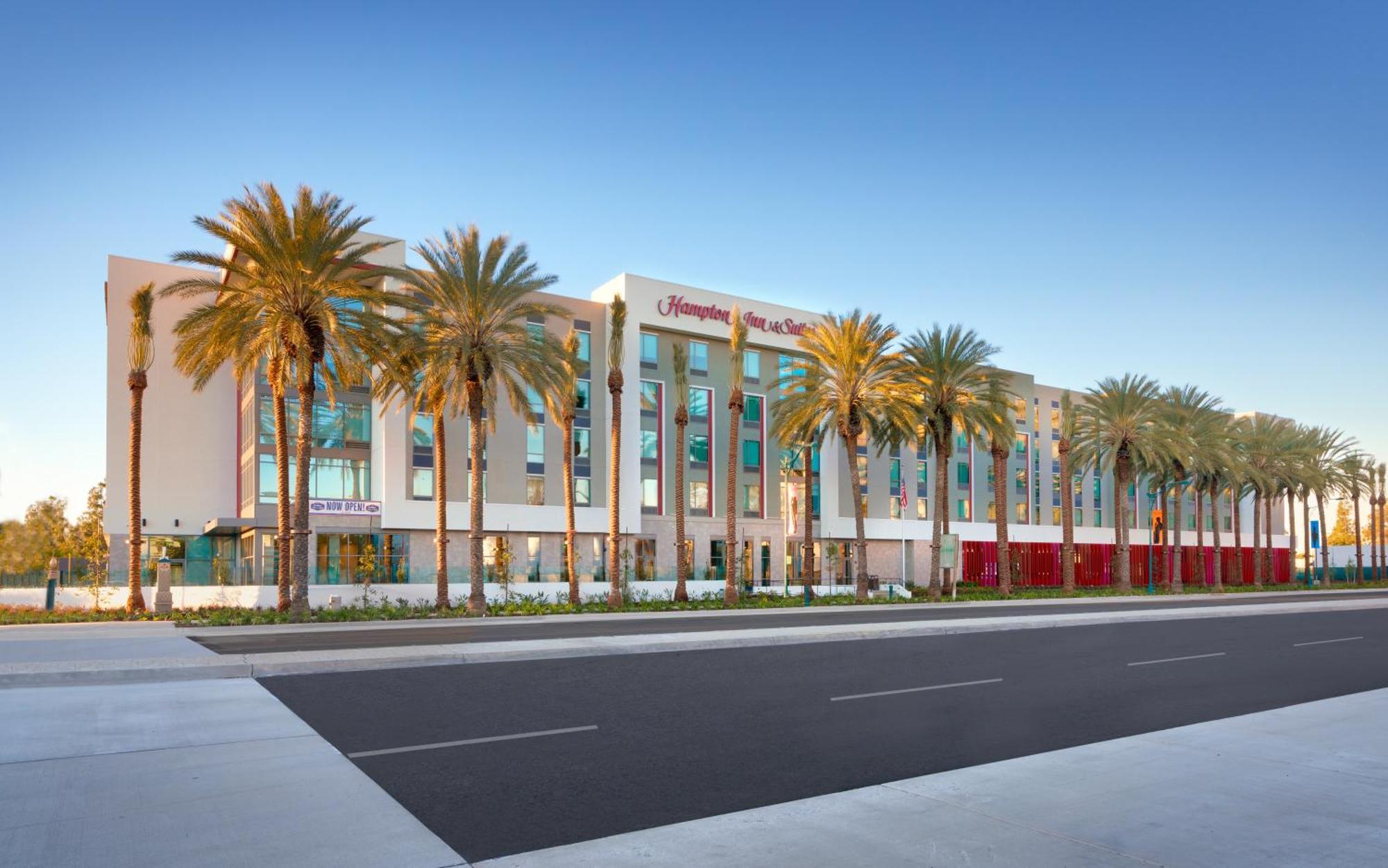 Hampton Inn & Suites Anaheim Resort Convention Center Екстериор снимка