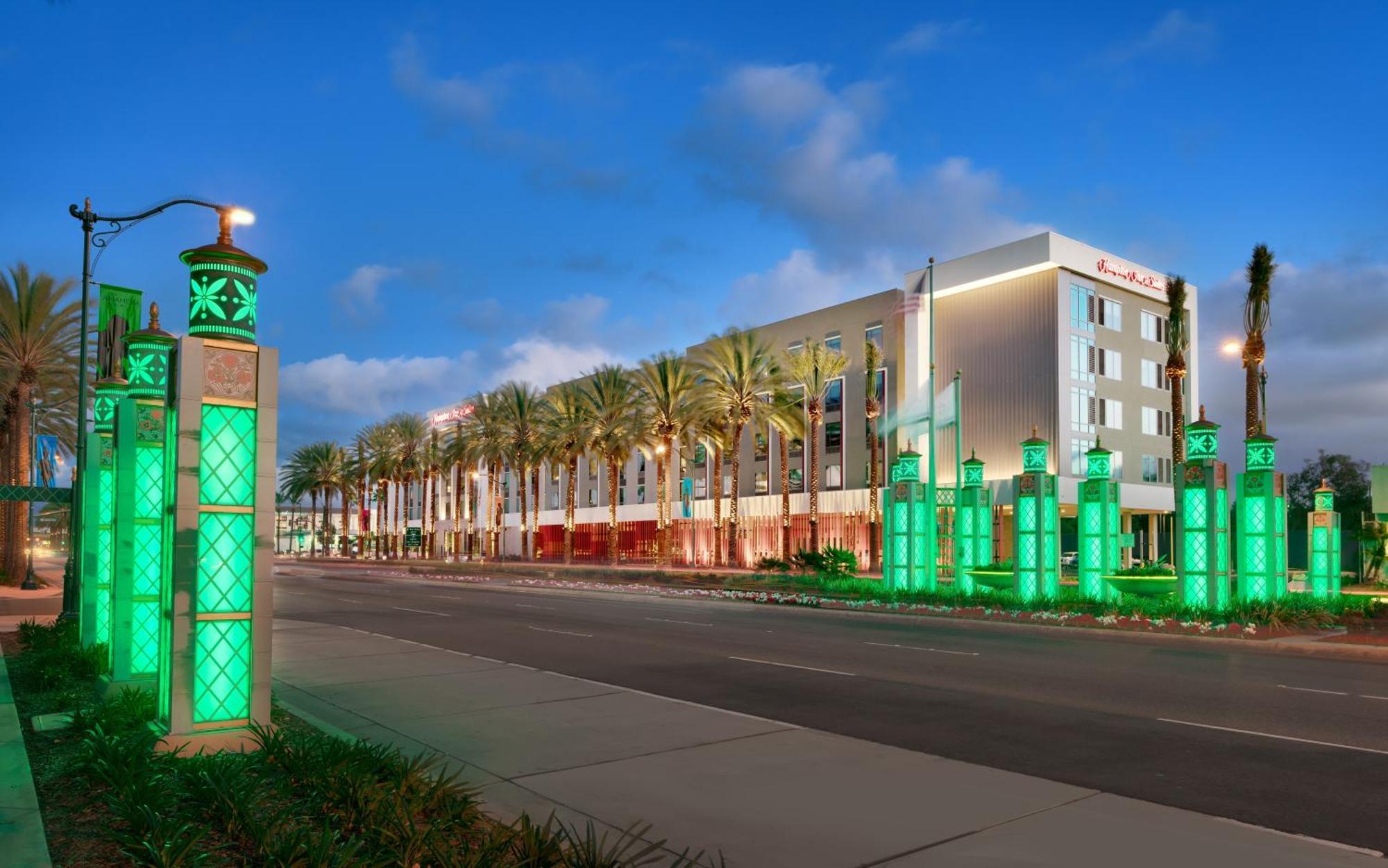 Hampton Inn & Suites Anaheim Resort Convention Center Екстериор снимка