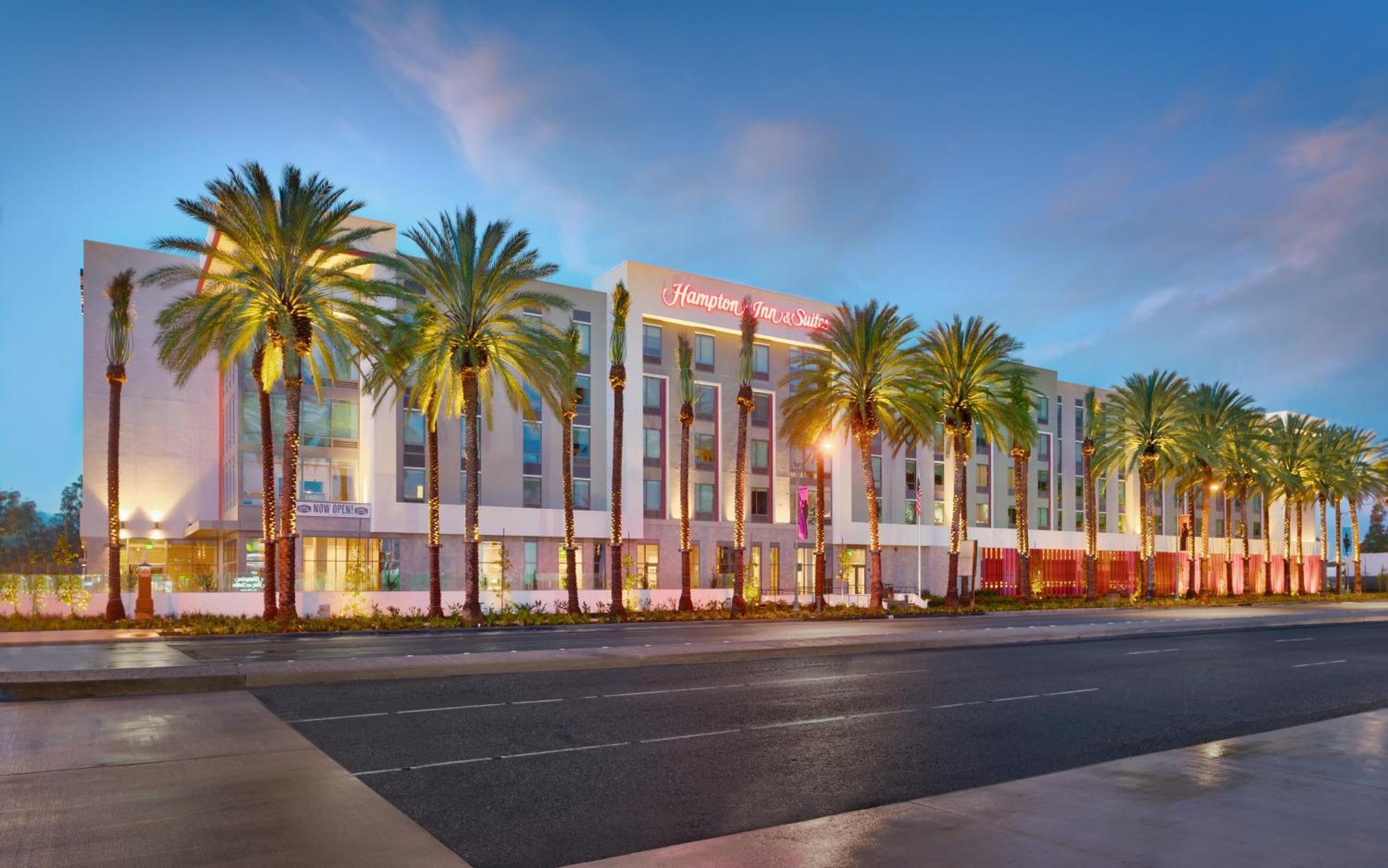 Hampton Inn & Suites Anaheim Resort Convention Center Екстериор снимка